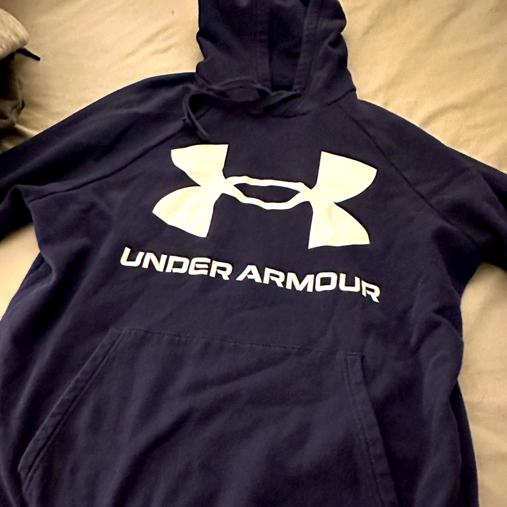 Men’s Under Armour Sweatshirt- Medium
